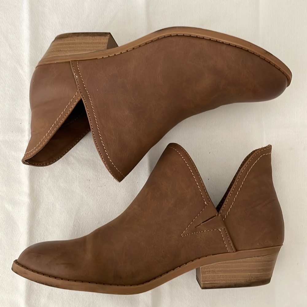 Universal Thread booties